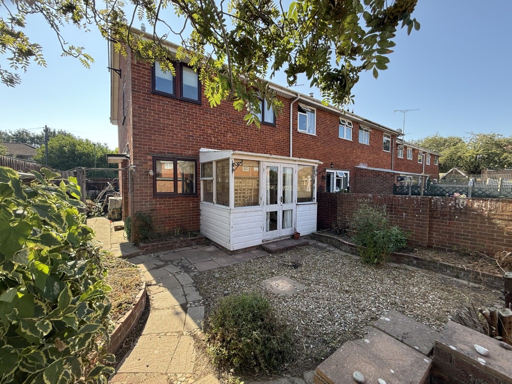 Lot: 146 - THREE-BEDROOM END-TERRACE HOUSE WITH GARAGE - Rear elevation of property with side alley